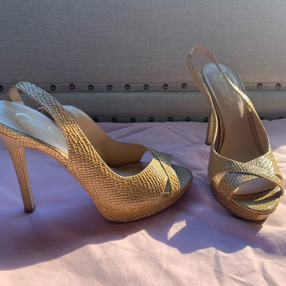 Slingback pumps